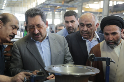 بازدید وزیر صمت و استاندار آذربایجانغربی از واحد تولیدی و صنعتی محورسازان چیچست بازدید وزیر صمت و استاندار آذربایجانغربی از واحد تولیدی و صنعتی محورسازان چیچست